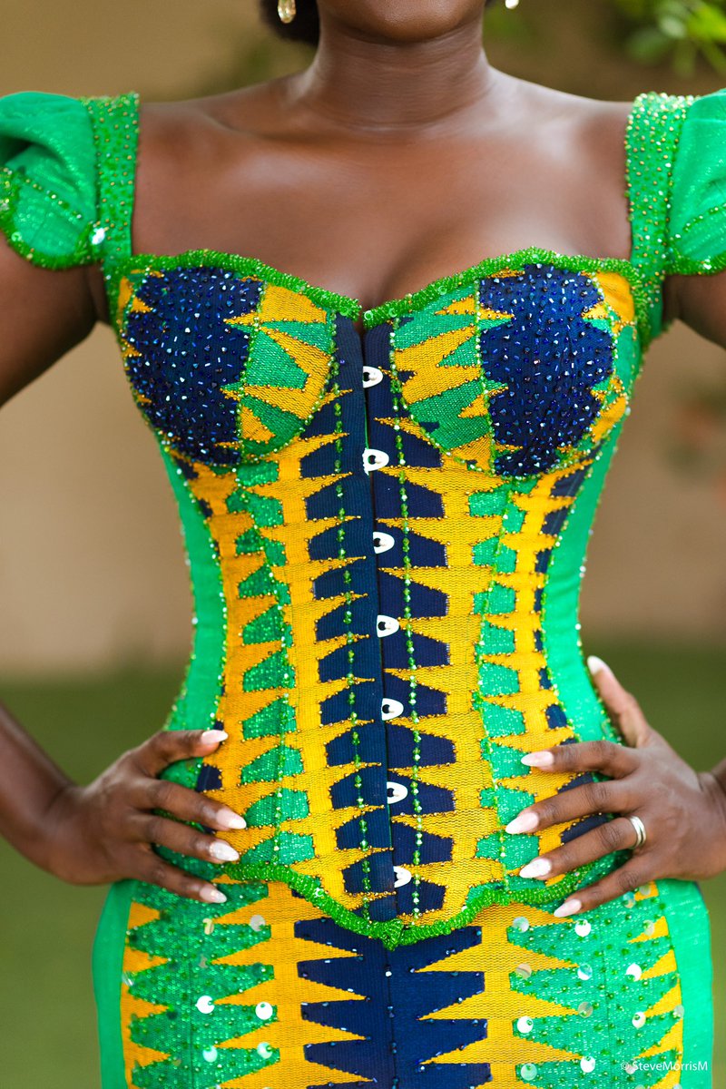 passiboo's tweet image. We marry finish. Can’t get over this kente, Charley. Sadia Sanusi did that!
