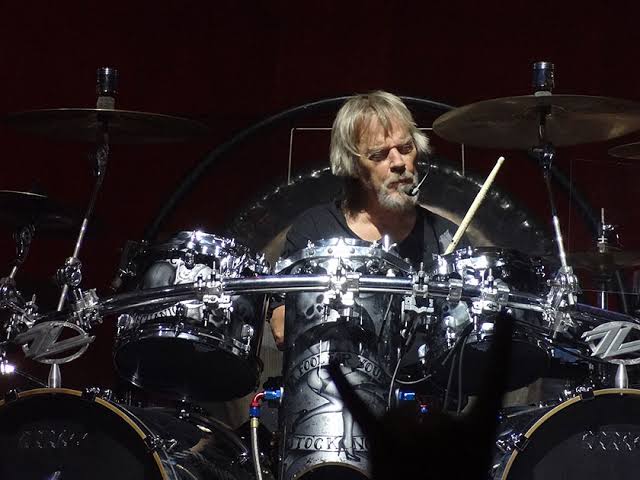 11 Haziran 1949... ZZ Top grubunun davulcusu Frank Beard Teksas'ta dünyaya geldi! Happy Birthday FRANK! 🎂🤘🏿
<a href="/ZZTop/">ZZ Top</a> <a href="/billyethridge/">William “Billy” N. Ethridge IV</a> 
.
.
#drummer #rock #RockStar #musicvideo #music #zztop #rockandroll #11Haziran #Texas
#HeavyMetal #NoToRacism #USA