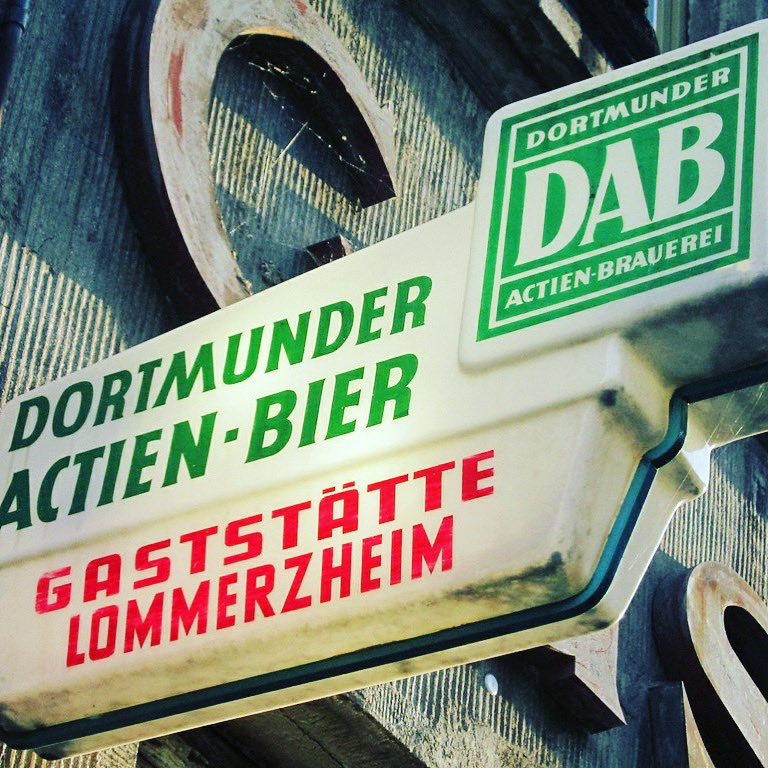 DimosInfo's tweet photo. KÖLN - Ohne Worte - No Comment - Gaststätte Lommerzheim op de Schäl Sick #lommertzheim #kölschkultur #kölsch #urig #päffgenkölsch #kölnerwohnzimmer #brauhaustoureninkoeln #köln #κολονια https://t.co/WpCFyGv3IR https://t.co/0vwBUGiDe5