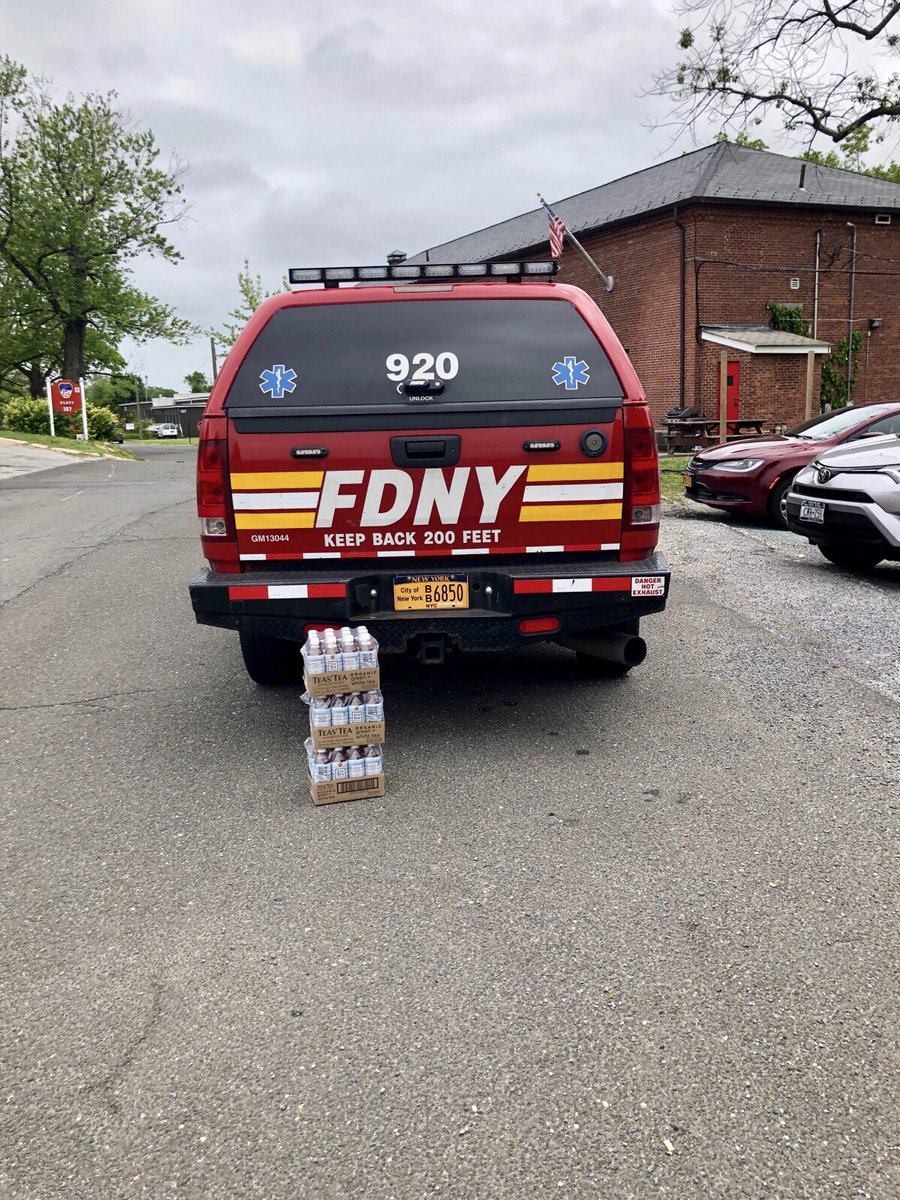FDNYPhoenixSoc's tweet photo. Thank you @ito_en for donating #OIOcha, #Unsweetenedgreenandwhitetea & #MintGreenTea to @FDNY men and women at #FDNYEngine245 & #FDNYStation53, while we continue our dedication and commitment to keep our #communities safe #coneyisland #forttotten https://t.co/WgSB2qnOV3