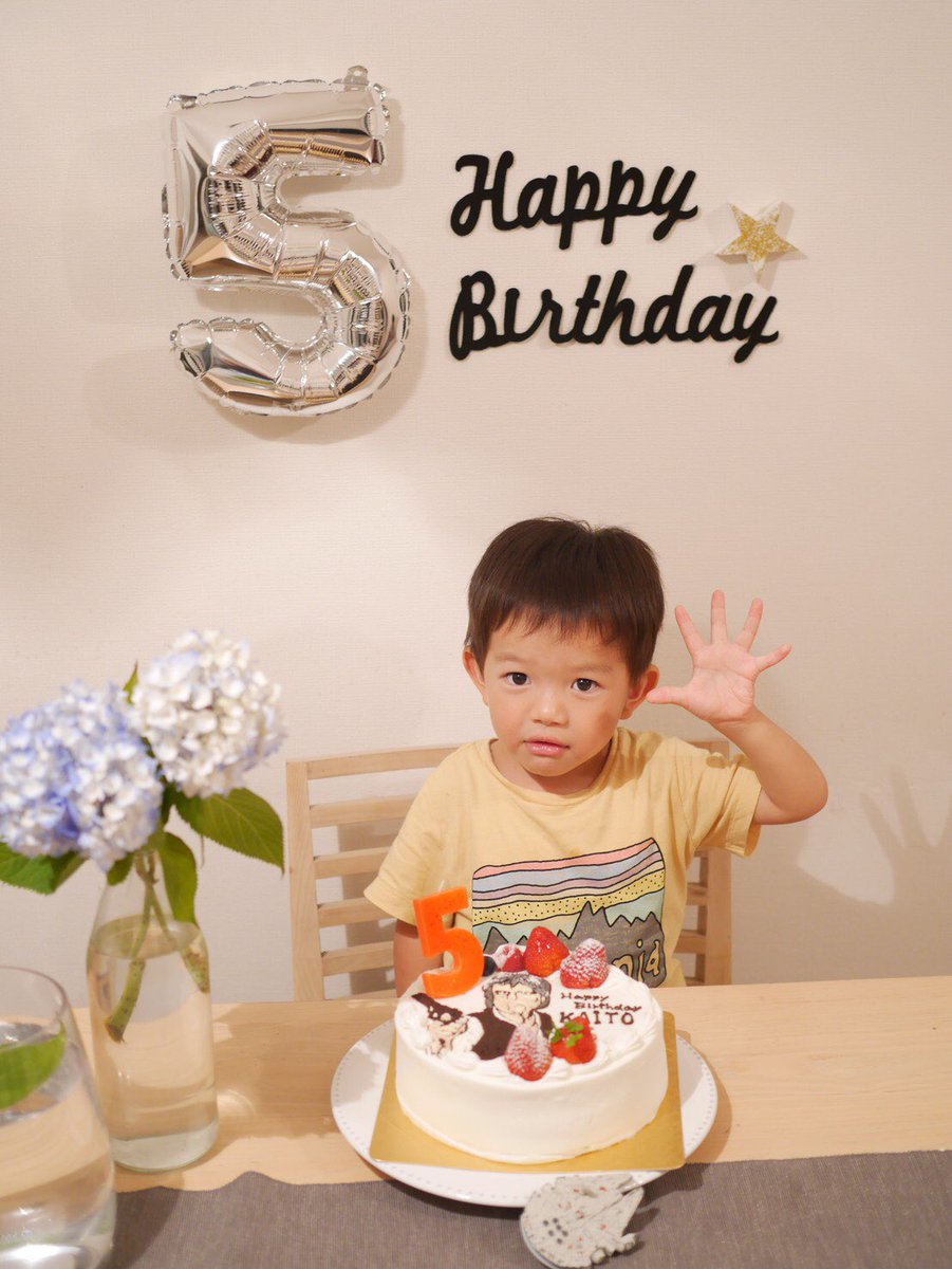 岩水亮太 株式会社seec 6月11日 うちの次男が5歳になりました スターウォーズの大ファンなので お誕生日ケーキ は憧れのハンソロケーキ笑 絵描くの難しいと思ったけど ケーキ屋の店主が快く引き受けてくれた カリフォルニアのディズニーランドで