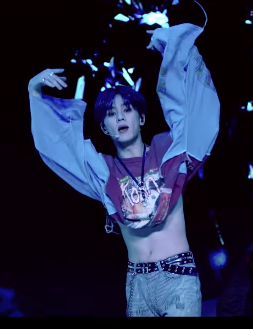 Mesinaround's tweet photo. ALSO KUN IN THIS CROP TOP THINGY ? UMM YES ?? we stan vocals,visuals, kun being adorable , and also this pretty belly.#WayVTurnBackTime #TurnBackTimewithKUN https://t.co/QqEaRKqQm9