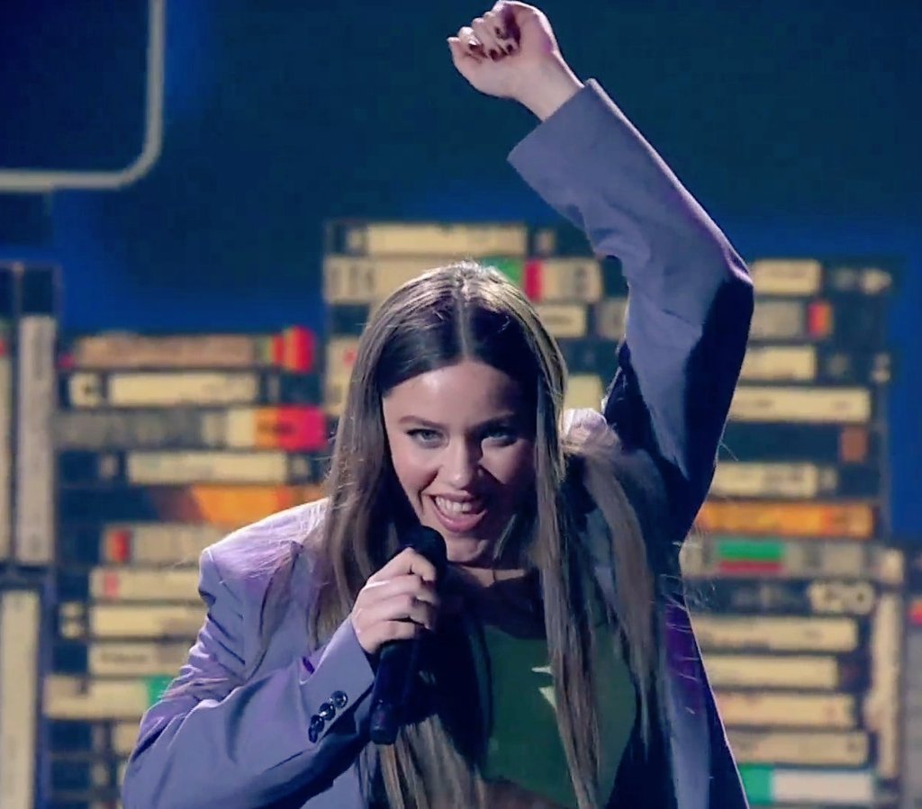 twistoliver__'s tweet photo. No superaré nunca lo que hizo Eva ayer con dumb. El mejor tema de la edición, si lo digo, y cantada sonaba exactamente igual que en versión estudio https://t.co/83TdpsNJaF