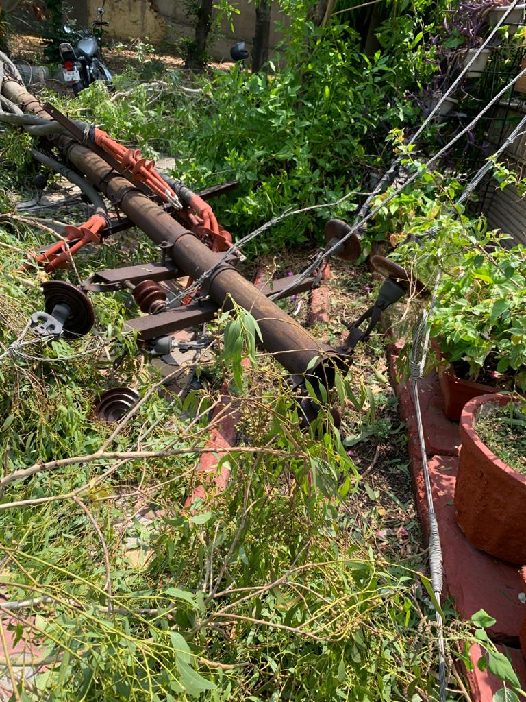 Pvvnl के नोयडा ज़िले में कल बुधवार को तेज आंधी एवं बारिश होने के कारण बाधित सप्लाई को आज मेरे द्वारा स्वंय नोएडा जाकर बाधित सप्लाई को मेंटेन कराया जा रहा है। <a href="/mduppcl/">MDUPPCL</a>
<a href="/ptshrikant/">Shrikant Sharma</a> <a href="/UPPCLLKO/">UPPCL</a>