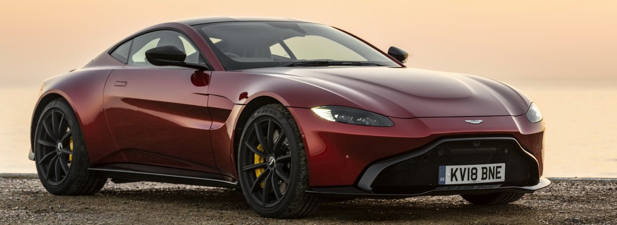 AutomovilMex's tweet image. Uno de los aspectos más controversiales del #AstonMartin #Vantage es su enorme parrilla. El preparador británico Revenant presenta una fascia frontal completa que incorpora dos aperturas horizontales de tamaño más moderado. ¿Cuál les gusta más? 🤔 #ModificadosAP