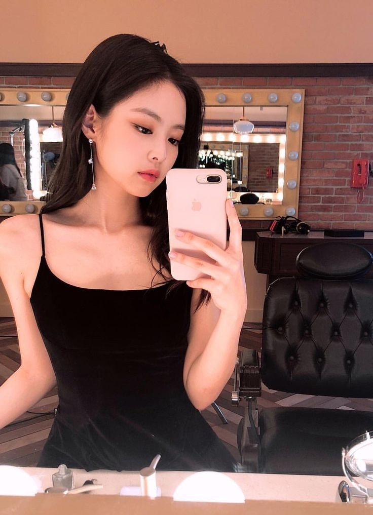 a thread of jennie kim being NOT just a pretty girl from your icon, because i’m done