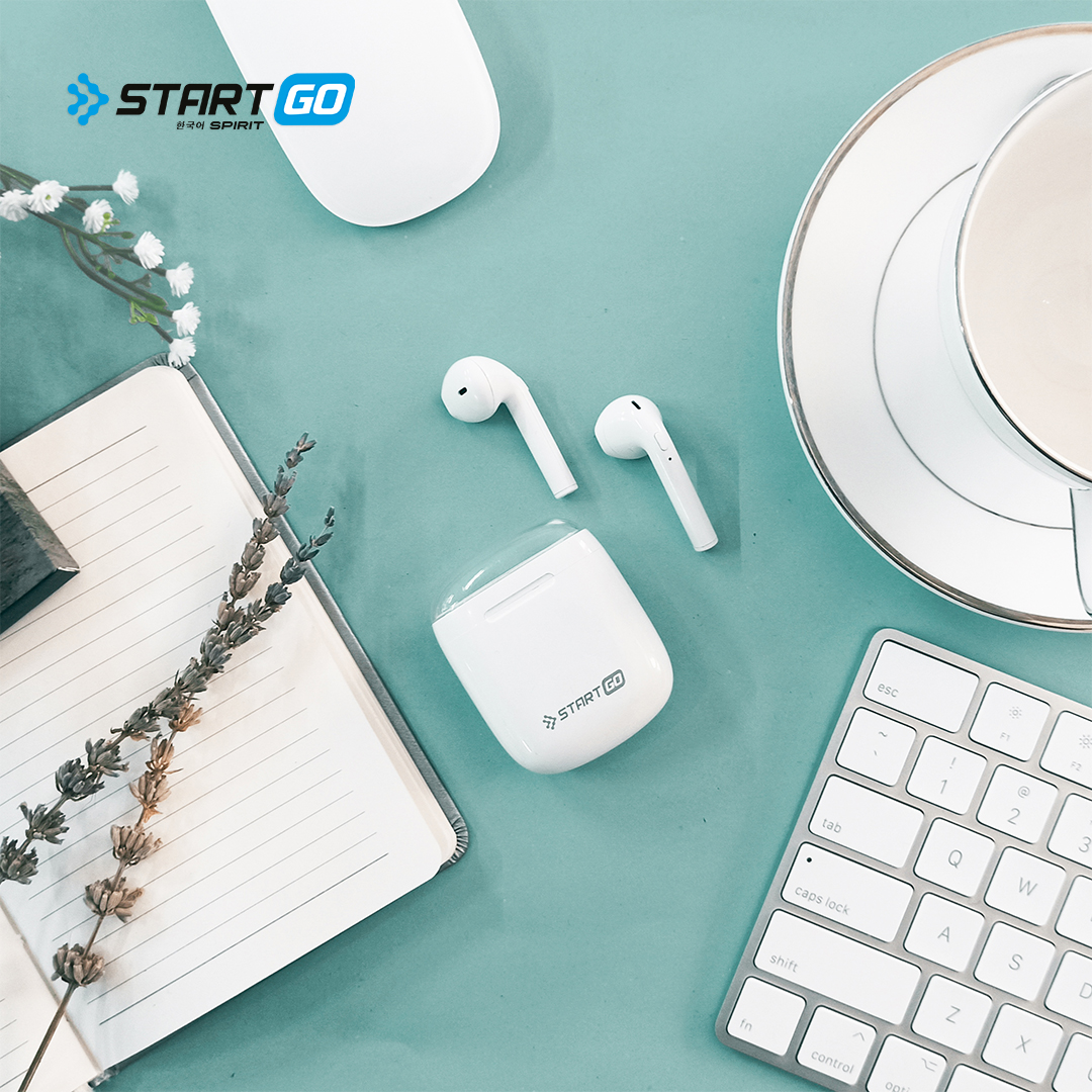 StartGo_id's tweet image. #StartGoTWS2 memiliki desain case yang sangat stylish dan kekinian, di dukung juga dengan kualitas suara yang jernih dan bass yang nyaman di telinga.
Perpaduan yang cocok untuk kamu yang aktif &amp;amp; stlish! Yuk #AktifBarengStartGo dimulai dari kamu 😎 #StartGo #LoveBassLoveIt
