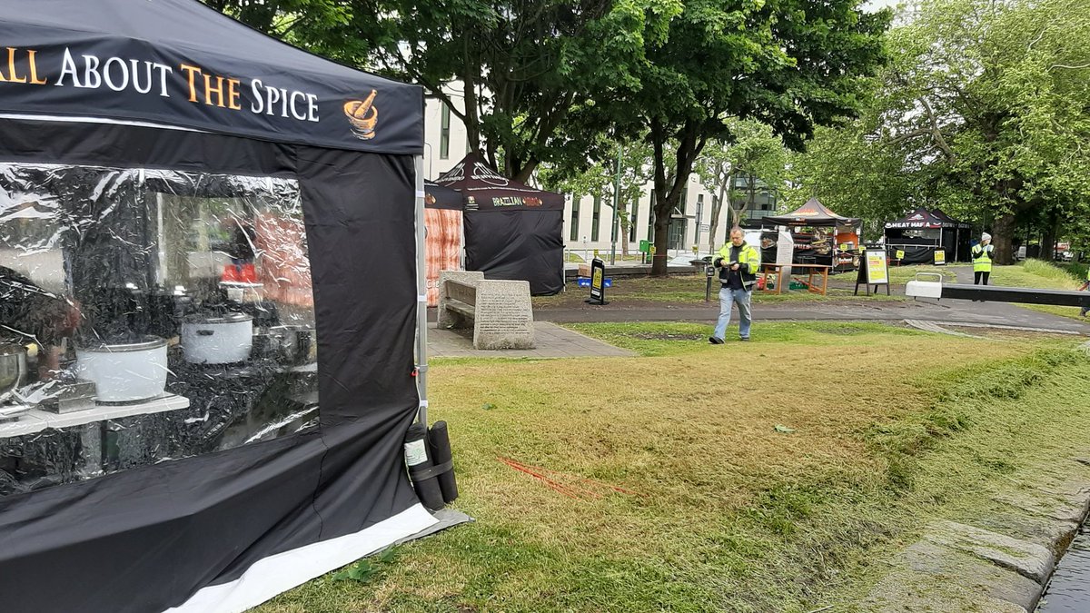 LunchtimeMarket's tweet photo. #Mespilrd @LunchtimeMarket are back today to feed all. Come join us from 11-3pm https://t.co/AEmyToyEh9