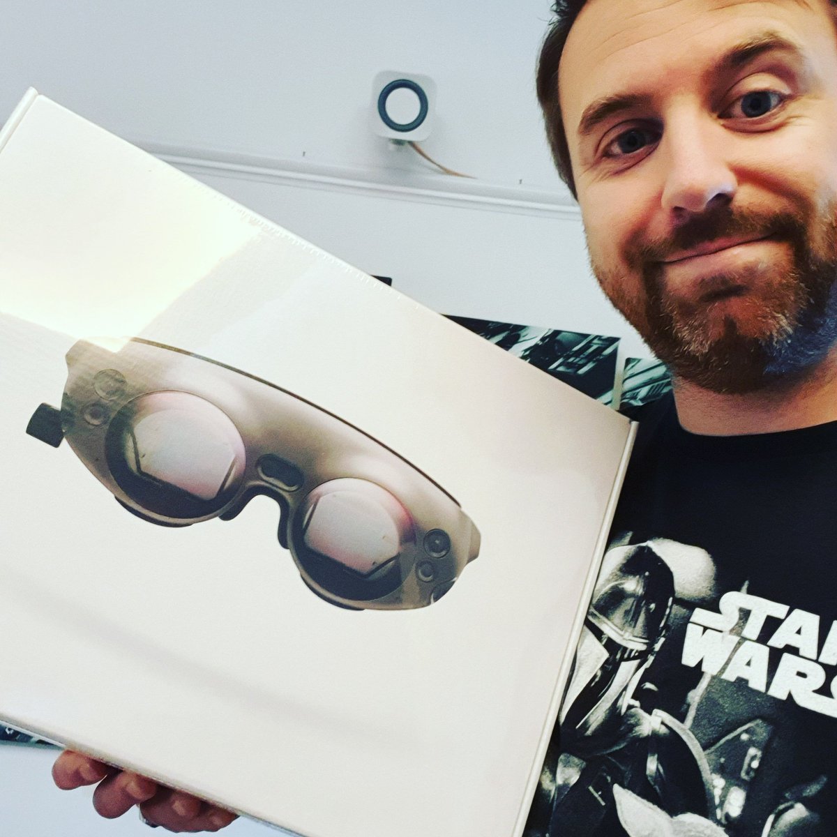 jamessimpsonLX's tweet image. @magicleap must have known it was my actual birthday today and arranged for my new #ML1 to arrive here specially today!! It will be put to good use creating multi-user visualisations for theatre. Thank you! #developerprogram #mlwizard
