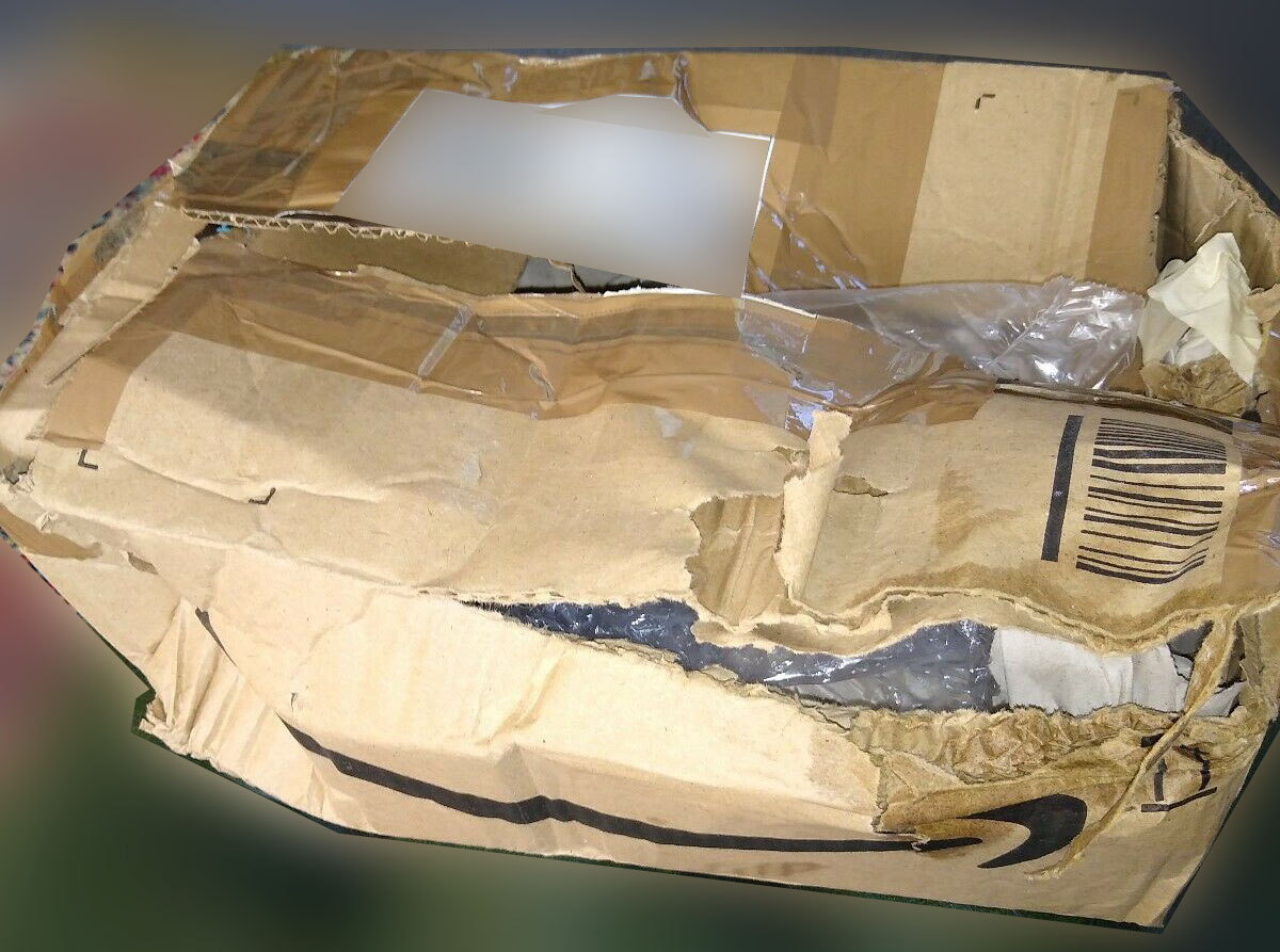 geekanoids's tweet image. . @Hermesparcels Follow up from my previous tweet … this is the condition my customer received their parcel. Looks like it was stamped or sat on, then your courier had the cheek to throw it onto my customers step !!! I need a resolution !!!