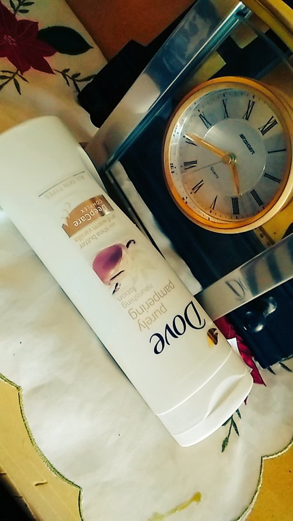 ItsCourtM's tweet photo. Soft moisturized skin here we come 😎winter ain't got nothing on us thanks to @rubybox_beauty @Dove_ZA #rubybox #rubyboxnourish #DoveSA #DoveNourishBodyCare #DoveDailyDose #DoveCares 🔥❤🌹it's that time 👑 https://t.co/dGrHUloYdk