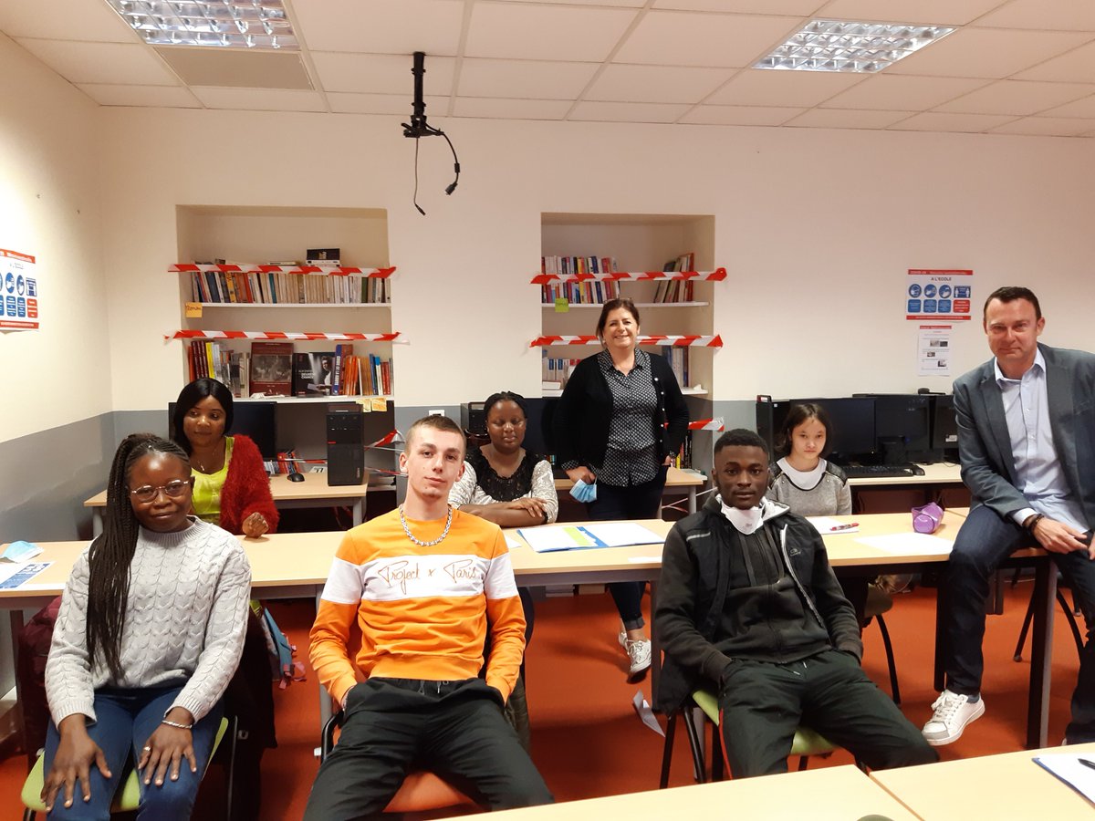 FChavannes's tweet photo. Première rencontre de la promo 97 @E2CNantes avec leur parrain Eric Petit d'@EDF_PdL qui a permis des échanges fructueux sur les parcours et ambitions de chacun. Merci pour votre engagement à nos côtés et les conseils donnés 👍@RSEnantes https://t.co/eyklOMbF5V
