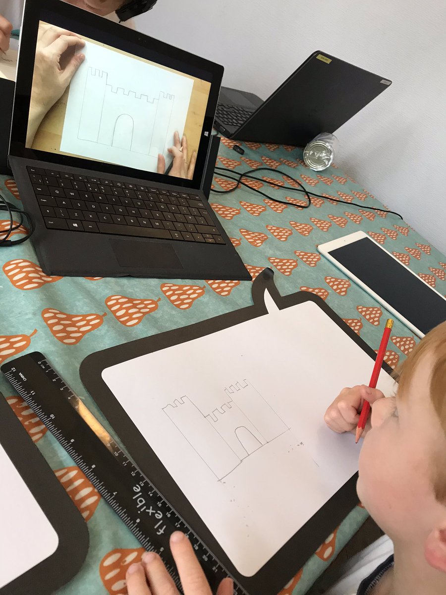 lucylucyrogers's tweet photo. @HBInfantSchool we have been inspired by @leeks_amy to do some paining 🏰🎨😊 https://t.co/IQppaKuNTx
