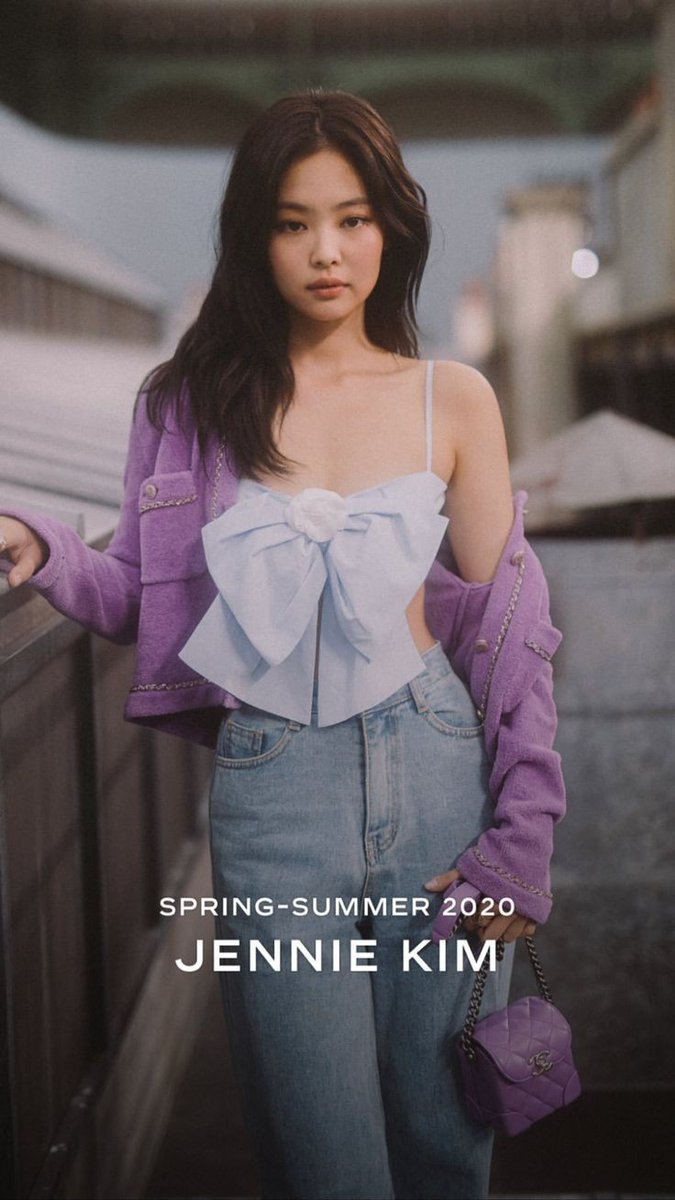She& #39;s a house ambassador for Chanel, muse for Hera, model for Korean Telecom & had a collaboration with Gentle Monster. Hera has her face plastered over billboards in Sk, she has her own pop up store with Gentle Monster and her stage outfits are usually sponsored by Chanel