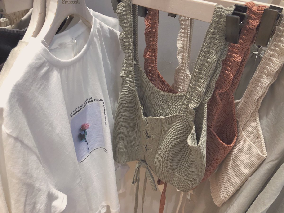 みたらしちゃん わたしが高校生だったら絶対着てただろうなぁ こんなに安くて可愛い服があるなんて 今の子が羨ましい𓂃𓈒𓏸