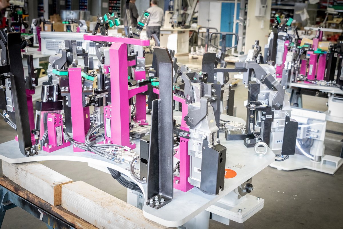 GroupMatador's tweet photo. Trends in the automotive industry are constantly changing. ๐ฏ Thanks to our extensive know-how and technological capabilities as well as our broad range of competencies, we are ready to transform your ideas into personalized solutions. #MatadorGroup #IndustrialAutomation https://t.co/Aug1aGuCcc