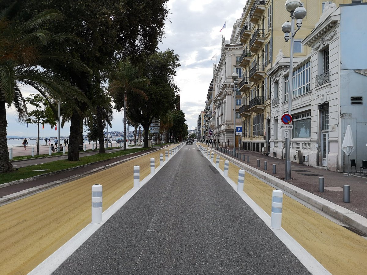 Finally a #PromenadedesAnglais almost free form cars. I can even hear the waves... Hope it will stay like that @VilledeNice #freecitiesfromcars #stopairpollution