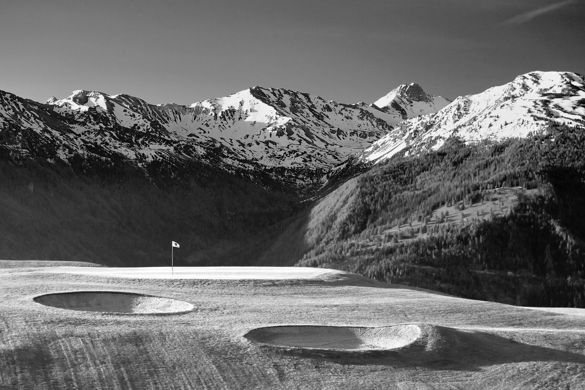 paulseverngolf's tweet photo. One of my favourite courses to shoot on the @EuropeanTour Crans-Sur-Sierre @cransmontana #monochrome https://t.co/uvV6hJGoSl
