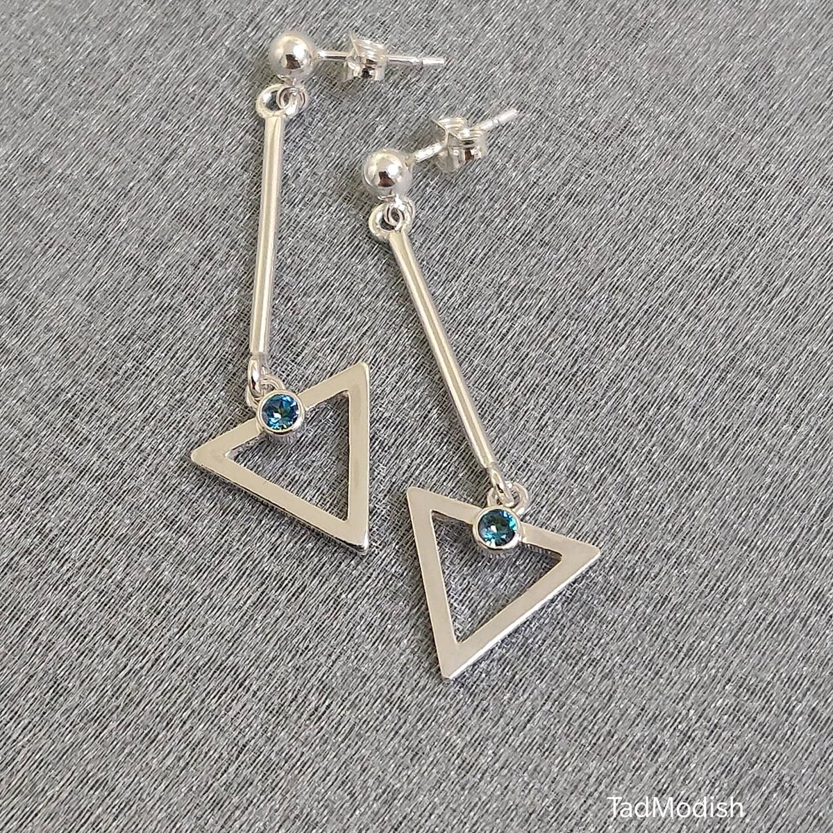 TadModish's tweet photo. Iridescent Aqua Topaz Silver Earrings ✨. The colour of the stone changes from blue to green 🙂.
Available now at
https://t.co/Wj4oZnZcK3
#iridescenttopazearrings #topazearrings #handmade #HandmadeInUK #shoplocal #UniqueGifts #instagood https://t.co/j2sYQRDYFj