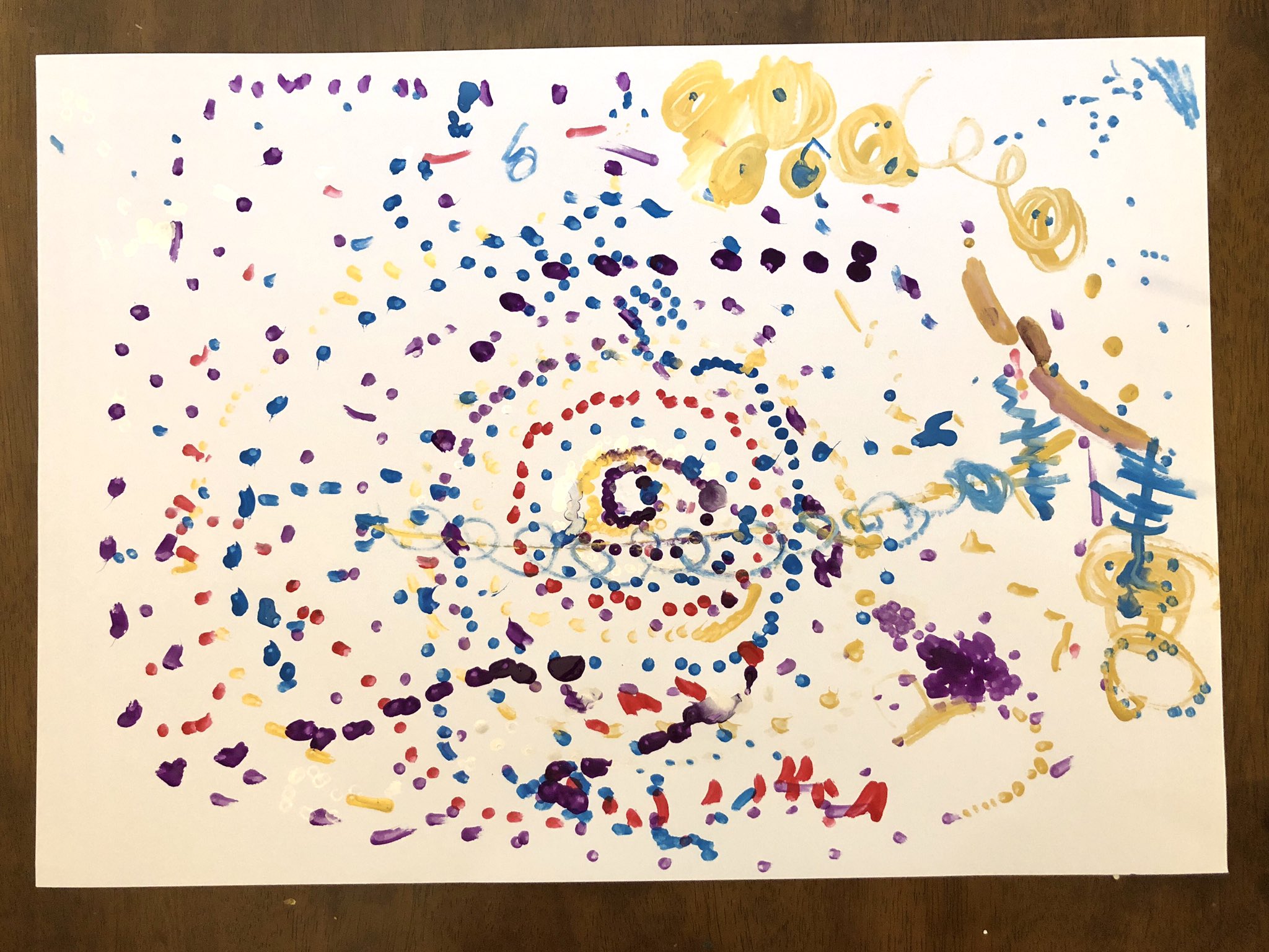マイコ 療養中 今日は綿棒でてんてんアートと自由お絵かき 絵の具で描くのが楽しいらしい 花火の絵を描くのにハマっているらしい T Co Obaezbws7i Twitter
