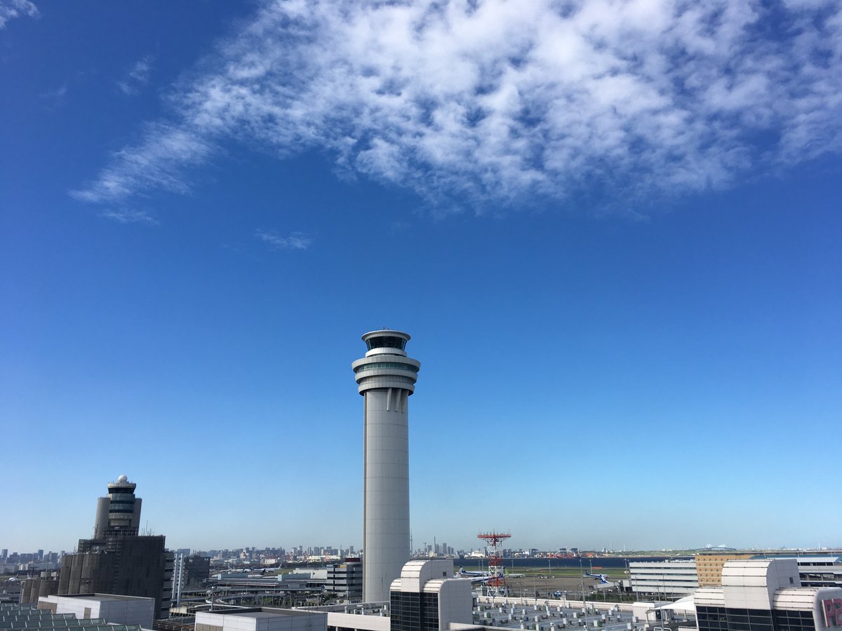 Skymark Jpn V Twitter Skymark Quiz パイロットの仕事編 qパイロットが乗務する際に これだけは絶対に忘れてはいけないものはどれでしょう 1 パイロットグローブ 2 結婚指輪 既婚者 3 会社貸与ipad 4 サングラス 気になる解答は 続く ちなみに Skymark Jpn V Twitter Skymark Quiz パイロットの仕事編 qパイロットが乗務する際に これだけは絶対に忘れてはいけないものはどれでしょう 1 パイロットグローブ 2 結婚指輪 既婚者 3 会社貸与ipad 4 サングラス 気になる解答は 続く ちなみに