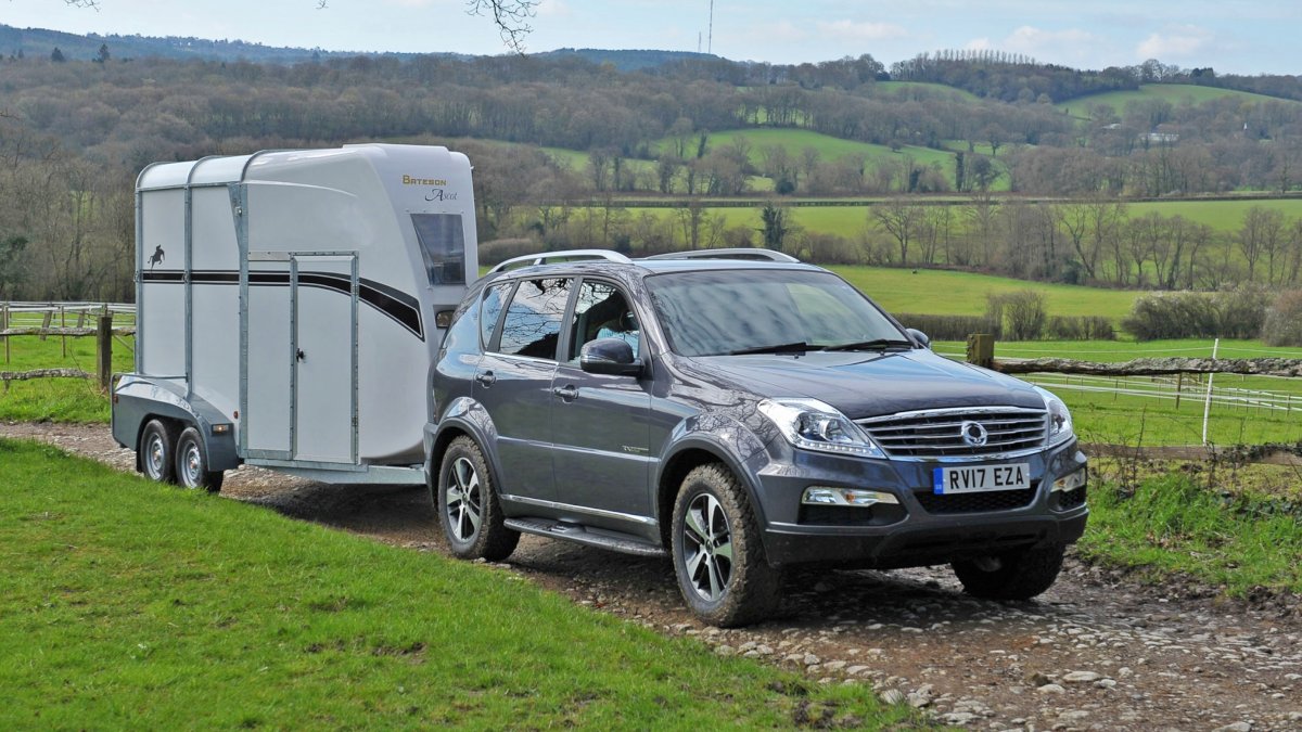 Survey out on Equine Transport and Towing Safety from BHS, to identify gaps in info/training provided, and help tailor advice on equine transport bhs.org.uk/equine-transpo…. Deadline for submission 05.07.20. Help improve towing safety for all.