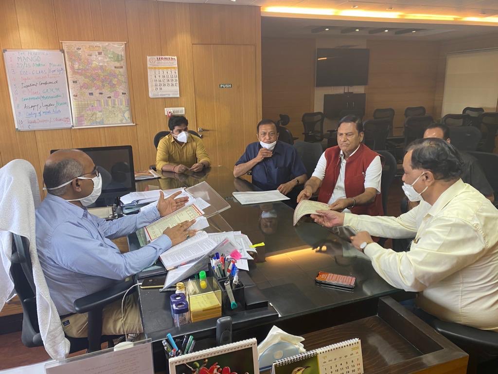 LucknowMandal's tweet photo. Meeting with Mandi director With Mr BanwariLal Kanchal Rajender. Agarwal Bharatbhushan Gupta Sameer Mittal￼￼￼ https://t.co/ElSdJhBrIT