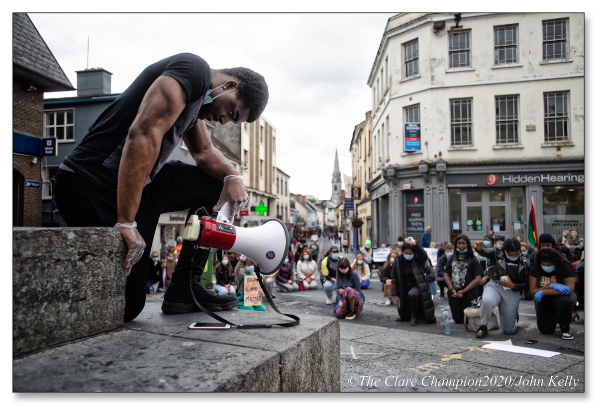 jkphoto68's tweet photo. Ikem Ugwueru goes on one knee for the duration of eight minutes and bows his head,with other protestors, marking the time a US policeman kept his knee on George Floyd's neck, during the #BlackLivesMatter protest in #Ennis Wednesday #capturinghistory @PPAI_IRL For @ClareChampion https://t.co/NGw0TGA5Da