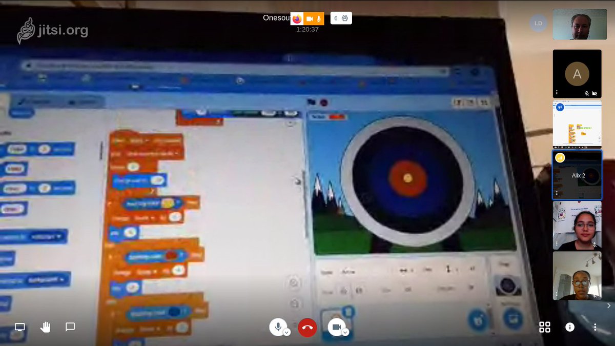 SouthendRPiJams's tweet photo. At @SouthendBC and @savs_southend's #OneSouthend, Michael from @SouthendRPiJams ran a Scratch archery lesson and @ac_coder and @NKCoding did a talk about the #EssexSteamettes and ran Ada poetry generator
#RJam @essex_2020 @yvettewetton @whaleygeek https://t.co/MaQaMtVGCe