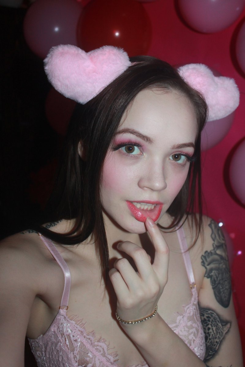 verajadee's tweet photo. https://t.co/JdELDjXeBC second valentines shoot #bodysuit #valentines #pinkshoot https://t.co/madIRKKUGw