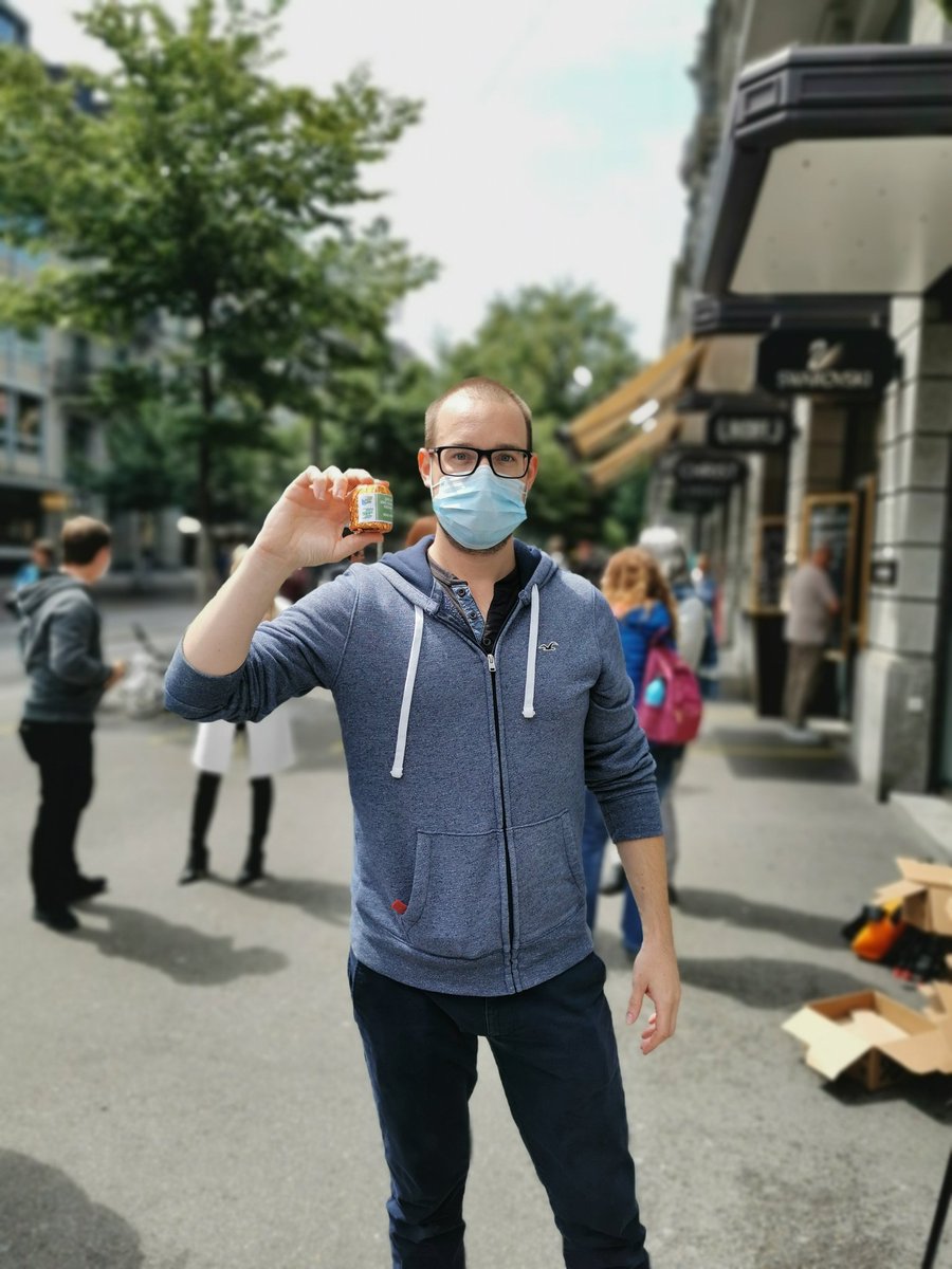 MFrauchi's tweet photo. 30min und 500 Dubler #Mohrenköpfe sind verteilt! Grosses und vorallem viel Gutes #Feedback bekommen!

Danke @jsvpzh und @jsvpaargau fürs Verteilen.

#gagadebatte #Mohrenkopfdebatte #Mohrenkopf https://t.co/VtDgRBBsYc