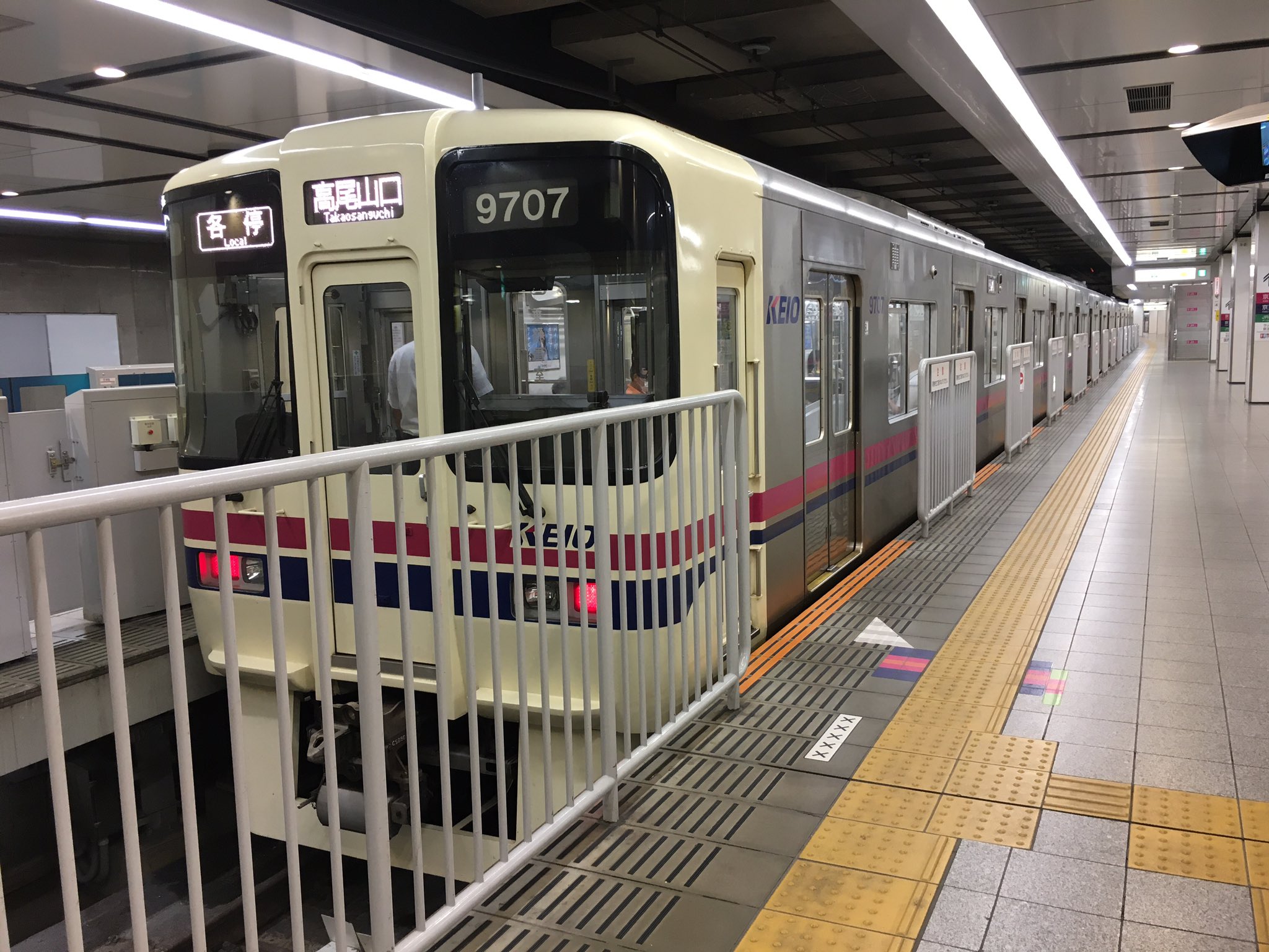 ゴマたんon Twitter 新宿にて7728f及び8711f準特急京王八王子行き 7805f特急京王八王子行き 9707f各停高尾山口行きhttps T Co Go2yjfrcnc Twitter