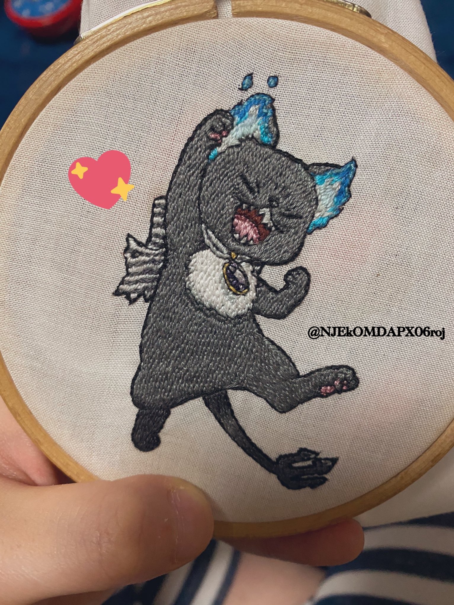 鮎子 グリム縫い終わった ツイステ手芸部 ツイステ キャラ刺繍 Twstファンアート Twst T Co Najm3avw66 Twitter