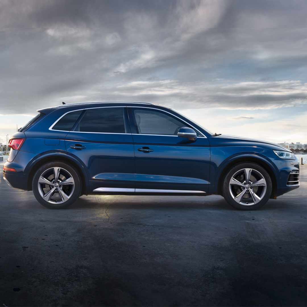 AudiCanarias's tweet photo. Nuevo Audi Q5, el SUV que combina la deportividad de una berlina de Audi con un carácter polivalente. 👌
Consíguelo en Audi Premium Week desde 39.400€ solo hasta el 15 de junio. Solicita tu oferta: https://t.co/BAFkFWXT12
#AudiQ5 #AudiPremiumWeek #AudiCanarias https://t.co/MPdENDTZZ4