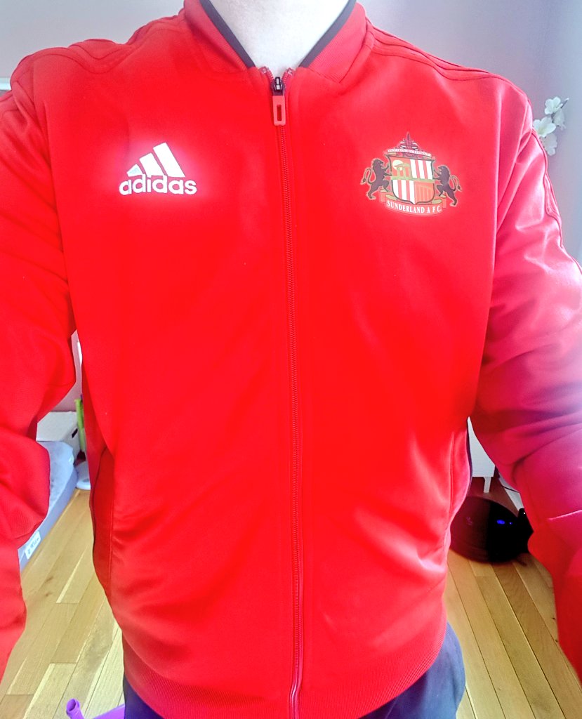 Day 76:Protecting myself from the cold today with this permanent reminder of Sunderland's 2 failed trips to Wembley and continued presence in the 3rd (THIRD) tier of English football. What a club.  @homeshirts1  @TheKitmanUK