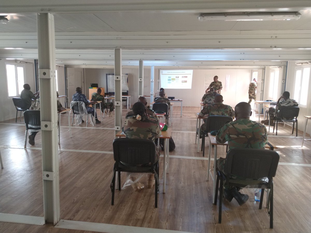 klausEMPABB's tweet photo. #Covid_19 #empabb @EMP_Bamako #formation #distancesocial https://t.co/n16xu0at1J