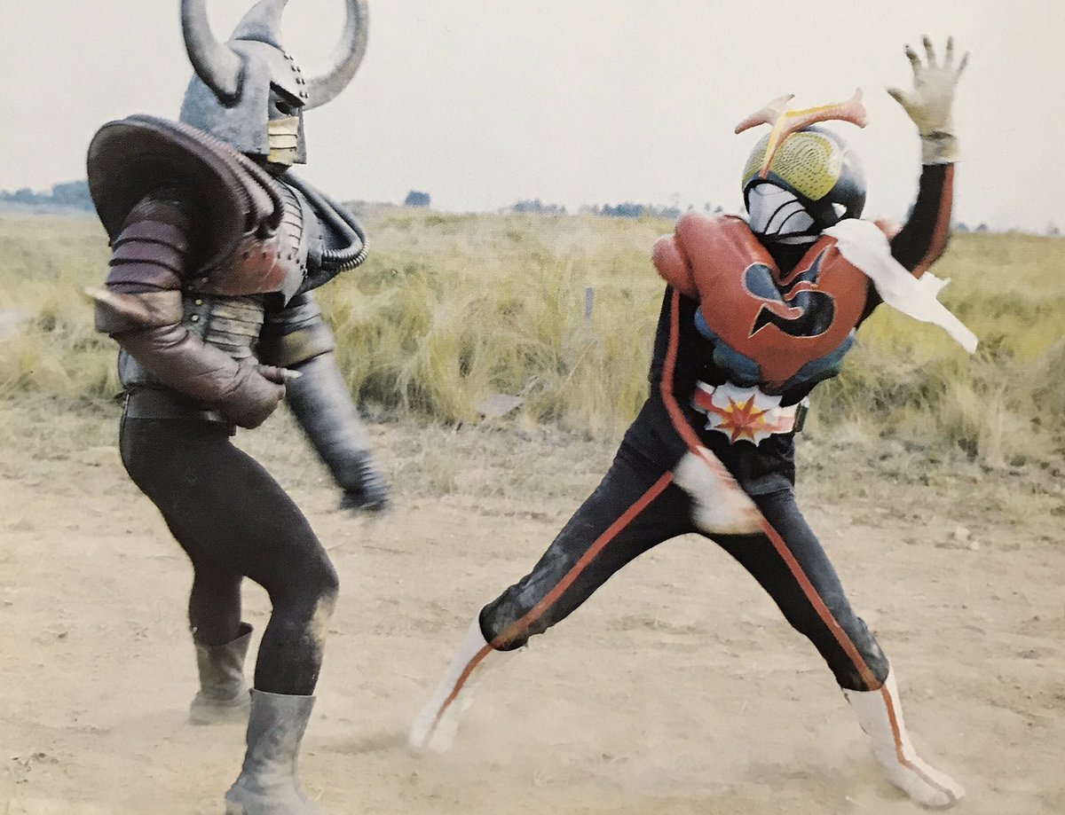 The雄 仮面ライダーストロンガー 第29話 魔女怪人ケイト 血ののろい より ストロンガー 鋼鉄参謀 堅牢なボディを誇る鋼鉄参謀であったが ただひとつケイトが持つ強酸性の毒が弱点である事が判明 それを知ったストロンガーは鋼鉄参謀をケイトの毒花に