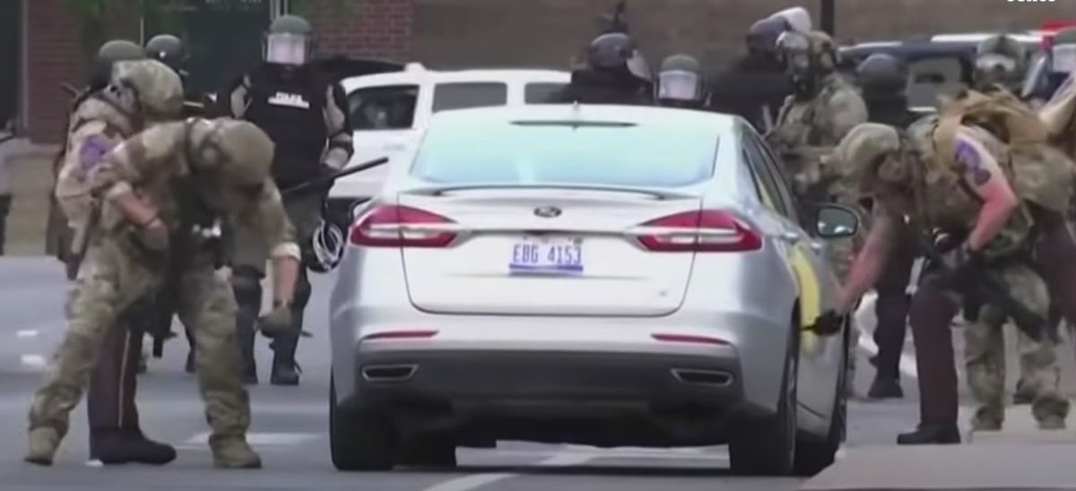 ZBLSTUDIOS's tweet photo. Minnesota PD was slashing the tires of protesters 😡

#BLM #BlackLivesMatter #ZombieLife #Cops #Cleveland #PoliceBrutality #BlackCulture #News

"Minnesota police slashed car tires at George Floyd protests and unrest https://t.co/DcwoxOdfzq" https://t.co/RGVIpRbAQF