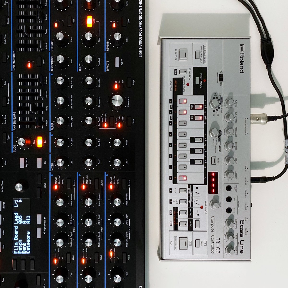 59Perlen's tweet image. Such a sweet couple! The #rolandtb03 delivers classic, deep and hypnotic basslines while the #novationpeak creates the matching ambient scapes. #livesetup #novationpeak #dawless #novation #hardwaresynth #rolandbassline