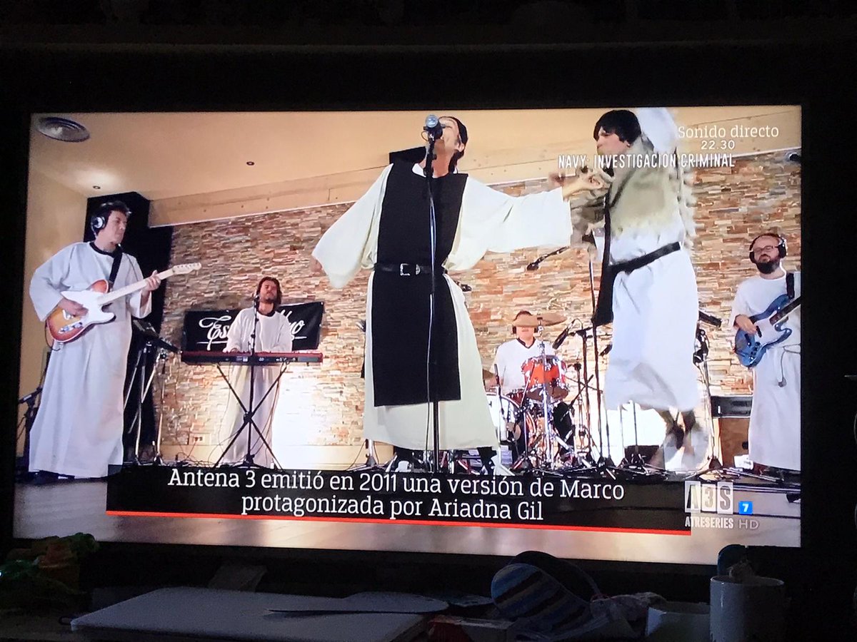 SantiInhumano's tweet photo. Hoy han vuelto a poner en @antena3com @Atreseries la actuación que hicimos interpretando la versión que llevo hacieno en directo tantos años...#marco #enunpuertoitaliano #labandadelcapitaninhumano #santisanchez #Antena3 #11Junio #cabecera #TV #Showtime https://t.co/zzD2YWHEnG