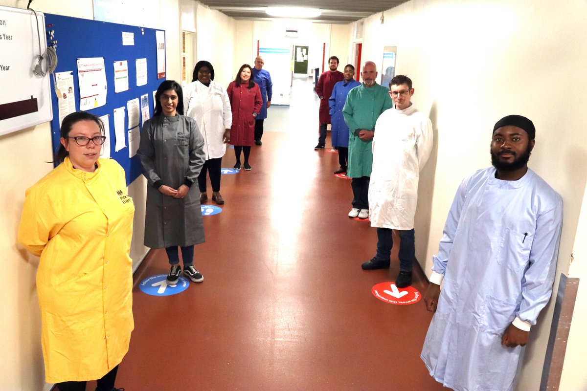hannahm18's tweet image. Not all biomedical scientists wear white coats, some wear a rainbow! 🌈Whilst many of our biomedical scientists work in the lab, we are also involved in training, quality assurance and laboratory management

#BiomedicalScienceDay2020 #AtTheHeartOfHealthcare #BehindEveryTest