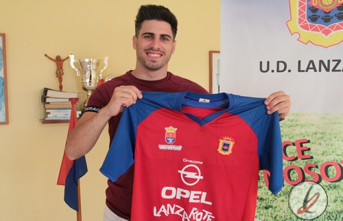 LanzaroteDeport's tweet photo. ⚽ #Tercera | Kevin Castro aportará polivalencia a la banda derecha de la UD Lanzarote -- https://t.co/dvBzdkQLDY https://t.co/0m9K4Rxd79