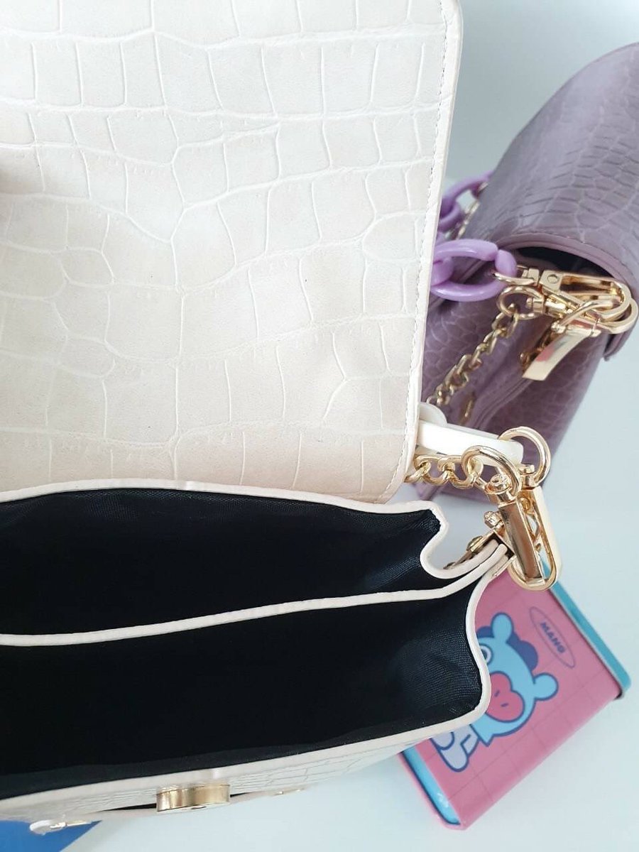 mmbagshop's tweet photo. ✨New!  Sweetie Heart bag 
 380-.
 📦ส่งฟรีลทบ. Ems40
👑มี4สี เขียว ขาว ม่วง ดำ
size : 14x17x10cm
🚩วัสดุทำจากหนัง PU กันน้ำ ซับในด้วย Polyester
🚩ขนาดพอใส่มือถือรุ่นพลัส

#กระเป๋า #กระเป๋าสะพายข้าง #กระเป๋าสะพายไหล่ผู้หญิง #กระเป๋าแฟชั่น #ของมันต้องมี #กระเป๋าสวยๆ #กระเป๋าสะพาย https://t.co/230geOCOiV