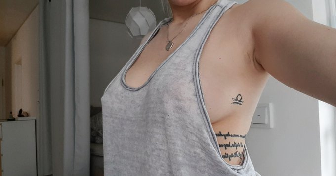 Sch&ouml;nen Tag euch allen, vielen Dank f&uuml;rs folgen. 😋 Happy day everyone and thanks for the follow. ❣ #camgirl<a href="/tag/porn"class="tags"><span>#porn</span></a><a href="/tag/hobby"class="tags"><span>#hobby</span></a><a href="/tag/tattooed"class="tags"><span>#tattooed</span></a><a href="/tag/camgirl"class="tags"><span>#camgirl</span></a><a href="/tag/sideboob"class="tags"><span>#sideboob</span></a><a href="/tag/nipple"class="tags"><span>#nipple</span></a>