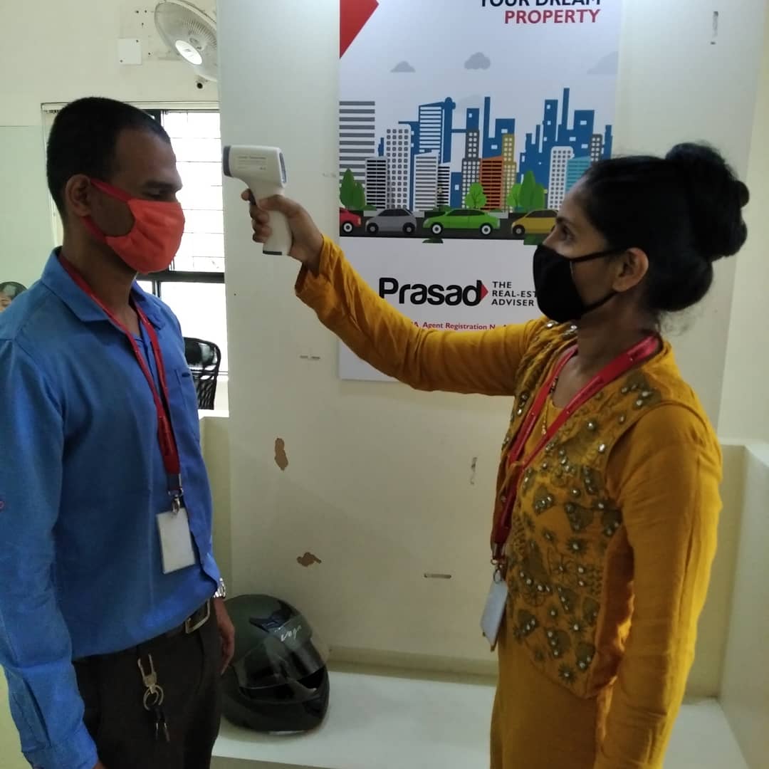 puneriprasad's tweet photo. Hey hey hey !!! We are back to fulfill your dreams...with safety measures.. because your safety matters the most.
#puneriprasad #realestatetips #safetyfirst #coronavirus #fighters #customerserviceproblem #happycustomers #sanitize #temprature #careforyou #visit #meetings https://t.co/hlJOYuRZOe