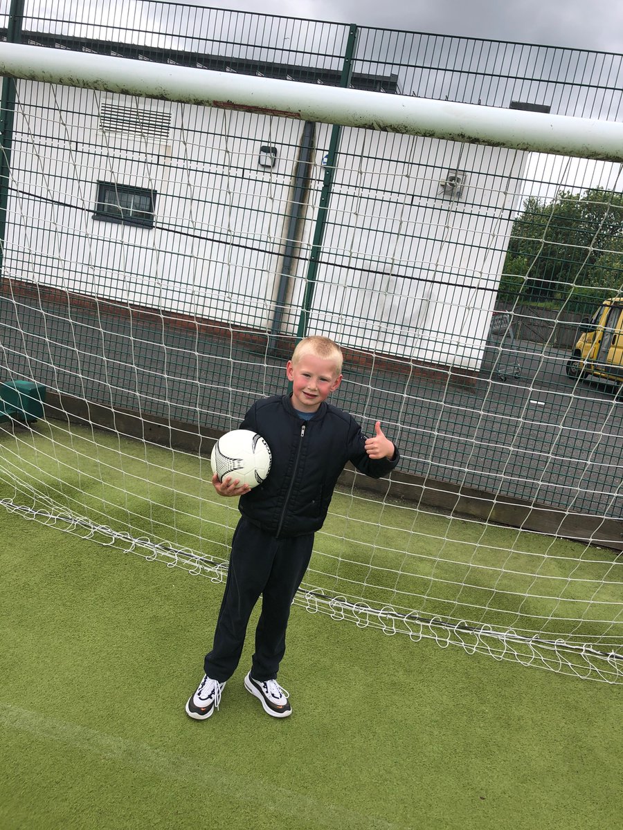 BellshillHub's tweet image. ⚽️🥅Kai managed the crossbar challenge at the @BellshillHub today and is delighted⚽️🥅#meetingtargets #sportschallenges
@TannochsidePS