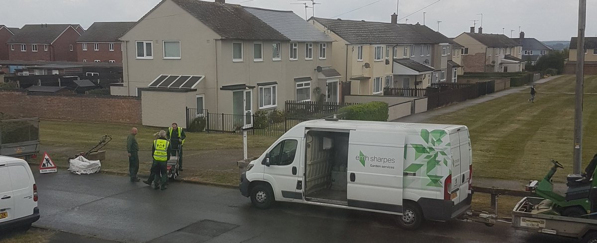 MadMaxSmart's tweet photo. Hey dickheads... wearing a high-vis saying 2 meters apart doesn't make you instantly 2 meters away from someone! 🤬 @emhgroup #SocialDistancing https://t.co/KntBzVD95Y