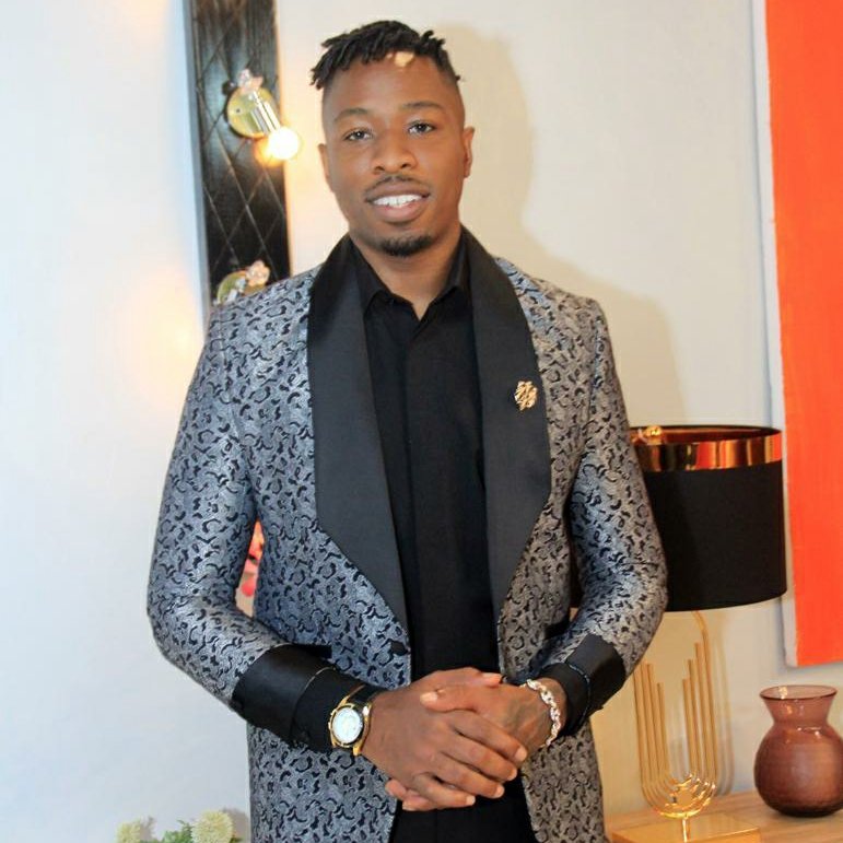 CaesarCouture's tweet photo. People always ask me wat the latest fashion trends are, but I’m not a believer in trends.Individuality is more important to me, to stand out and have D confidence to wear something you’re comfortable init just happens. I’m comfortable wearing a suit #mercycherono #bbn #Ikeonyema https://t.co/u6aigSYhJC