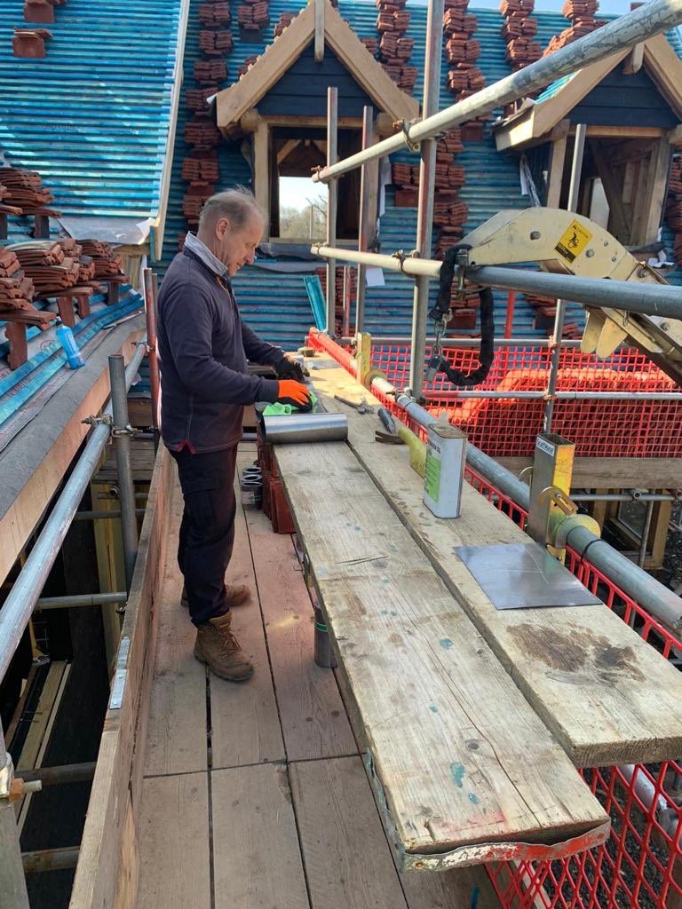 InfoScaffmate's tweet photo. Why not make life easier on the scaffold and add a pair of Scaffmate’s to your team no more bending or kneeling #roofersuk #roofers #leadworkers #lead #roofing https://t.co/8qhv8VFCZ4