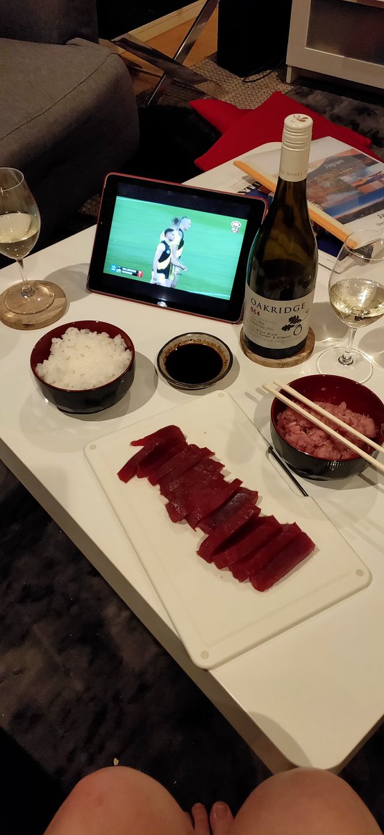 Have soooo missed the footy. @foxfooty we're watching live from Tokyo. I couldn't find a meat pie so had to settle for tuna sashimi! Goes beautifully with @OakridgeWines1 #864FunderDiamond Chardonnay. Thanks @BicknellFC